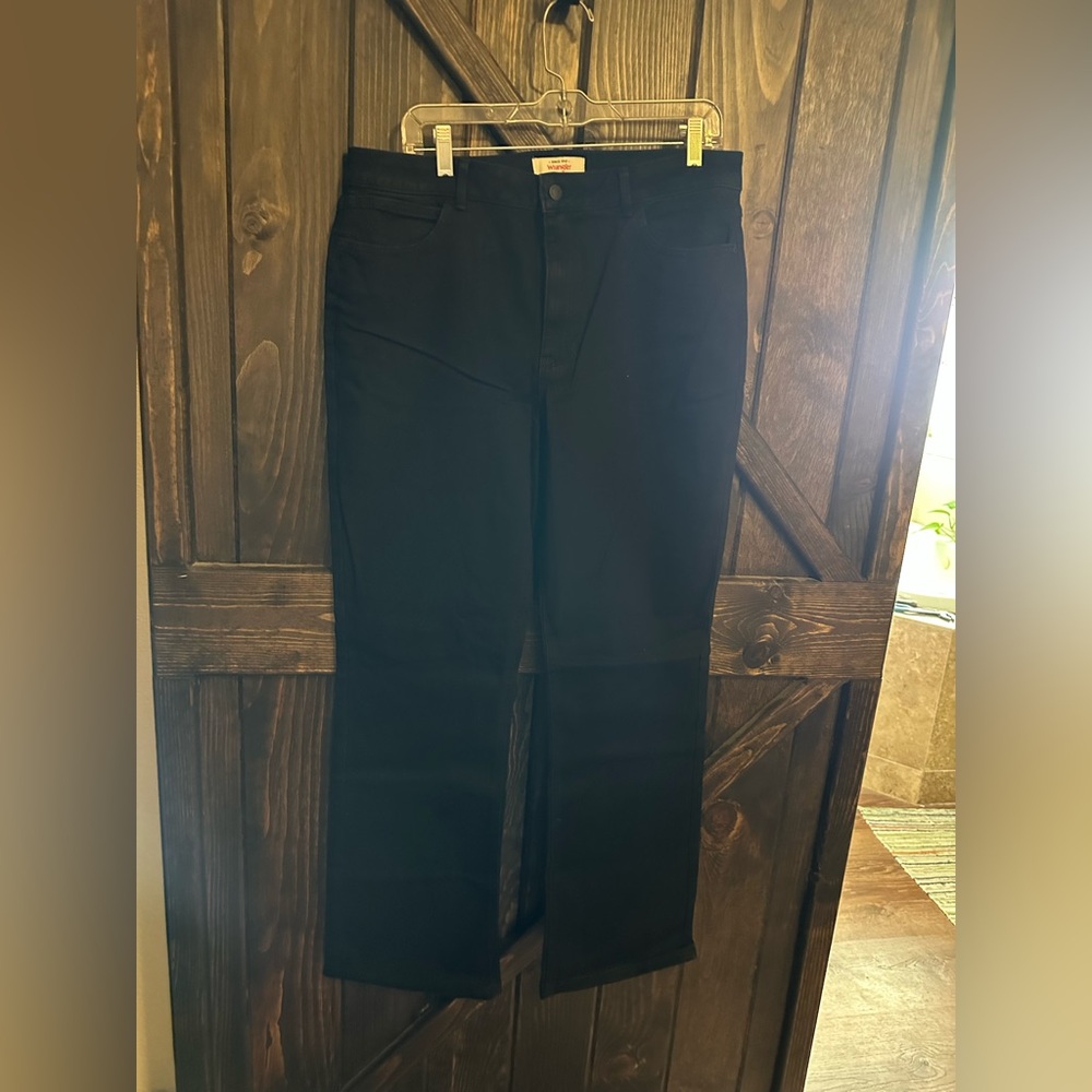 Final Markdown! Wrangler high-rise bootcut ladies black jeans, size 16 nwt